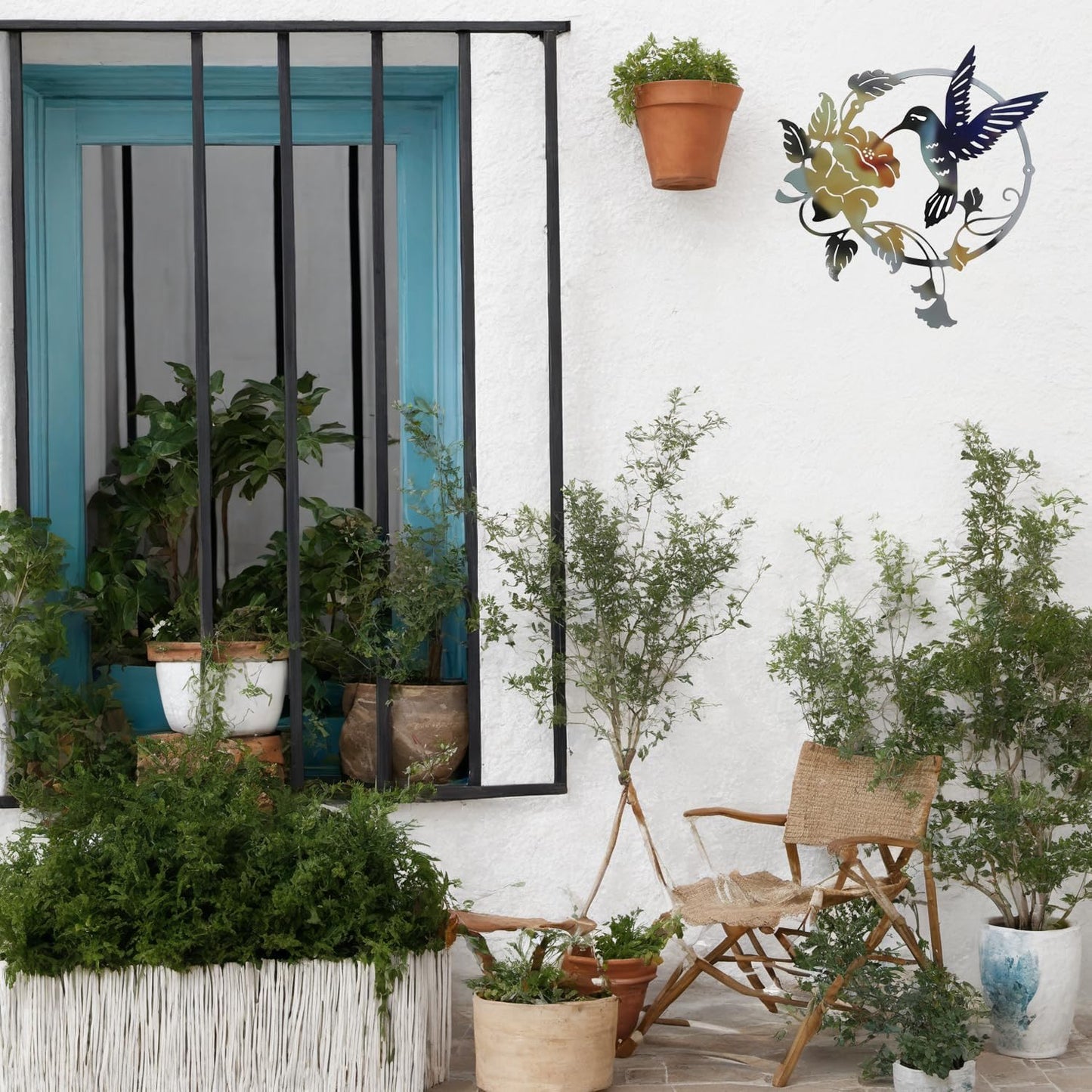 Zoihet Round Metal Bird Wall Art Decor - Hummingbird Wall Art Silhouette for your patio, garden, and fence Art Decor, Bird Wall Silhouette Indoor and Outdoor Hanging (Red)
