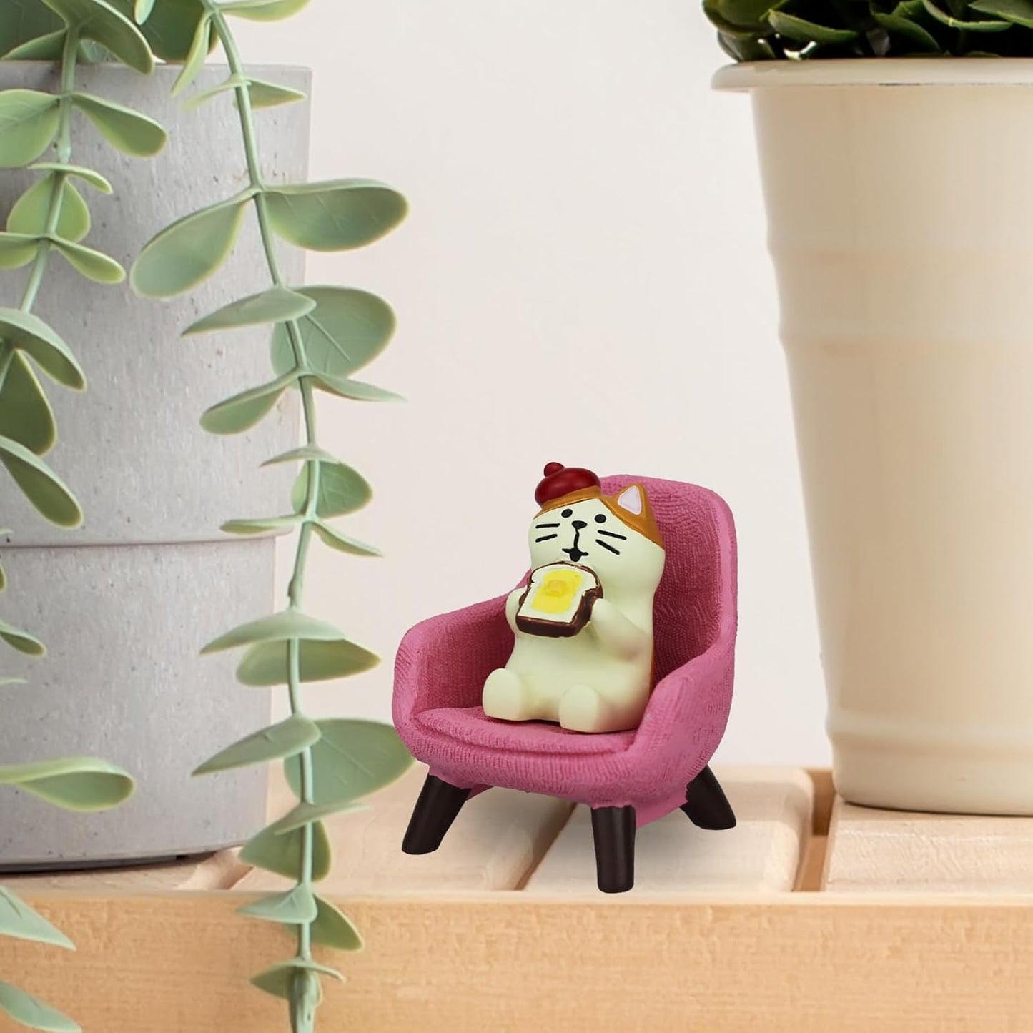 Mevodeata Cute Mini Frog Figurine with Small Sofa Resin Figure for Office Home Decor for Frog Lovers (Rocking Chair)