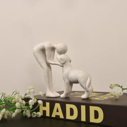 Abstract Resin Hand-Painted Sculpture of Person and Dog Bonding – Head-to-Head Intimate Figurine Decoration for Office、Living Room、Bedroom、Home， Memory Gifts for Pet Lovers (Sandstone)