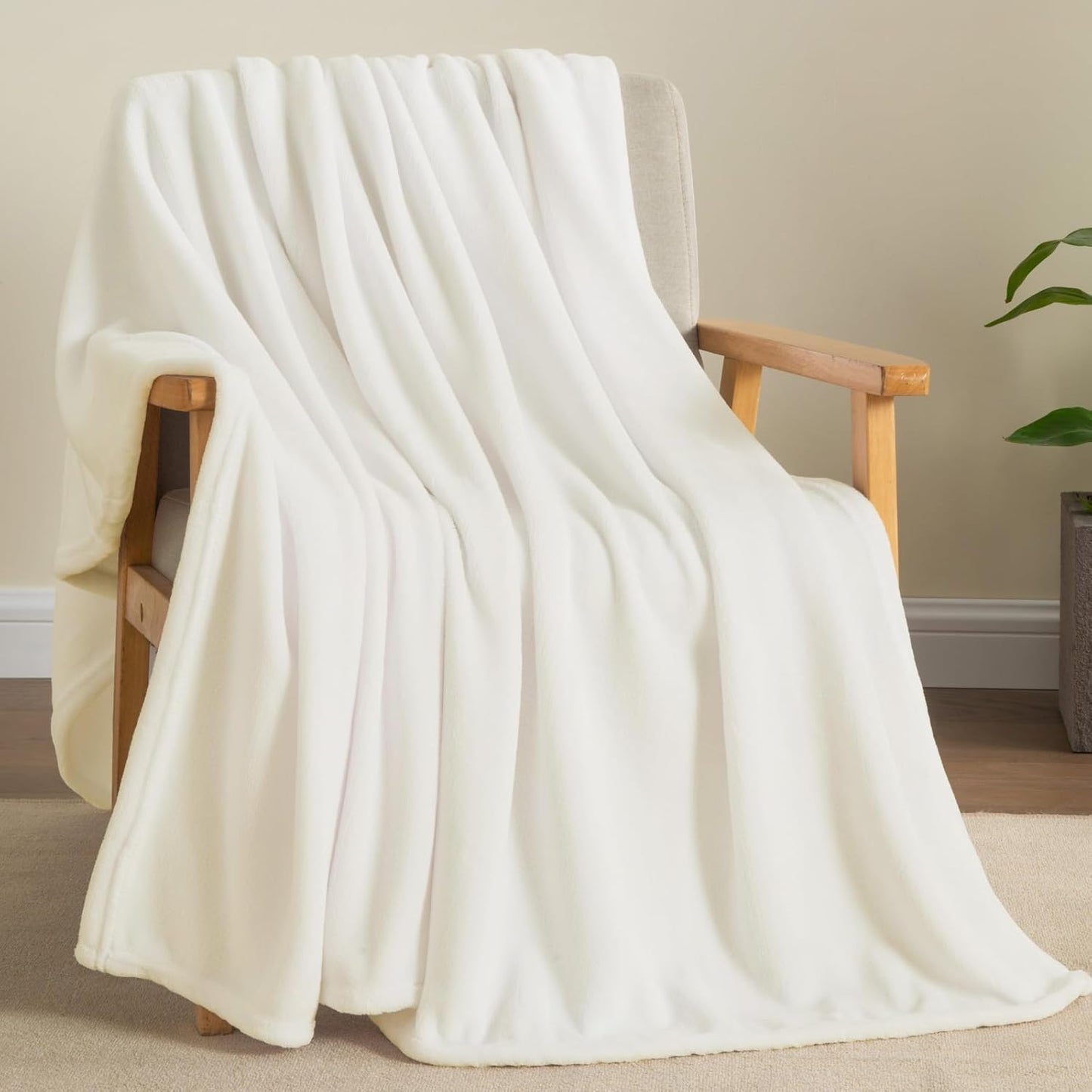 BEDELITE Fleece Blanket Black Throw Blankets for Couch & Bed, Luxury Plush Cozy Fuzzy Blanket 50x60 inches, Super Soft Warm Lightweight Throw Blanket for Travel Camping - Colors B