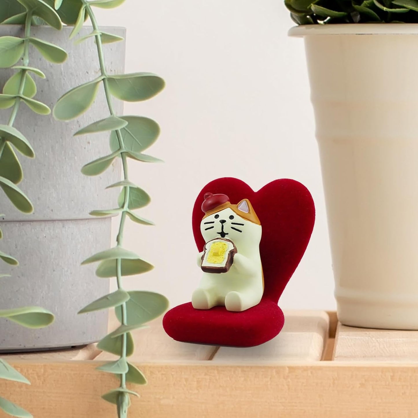 Mevodeata Cute Mini Frog Figurine with Small Sofa Resin Figure for Office Home Decor for Frog Lovers (Rocking Chair)