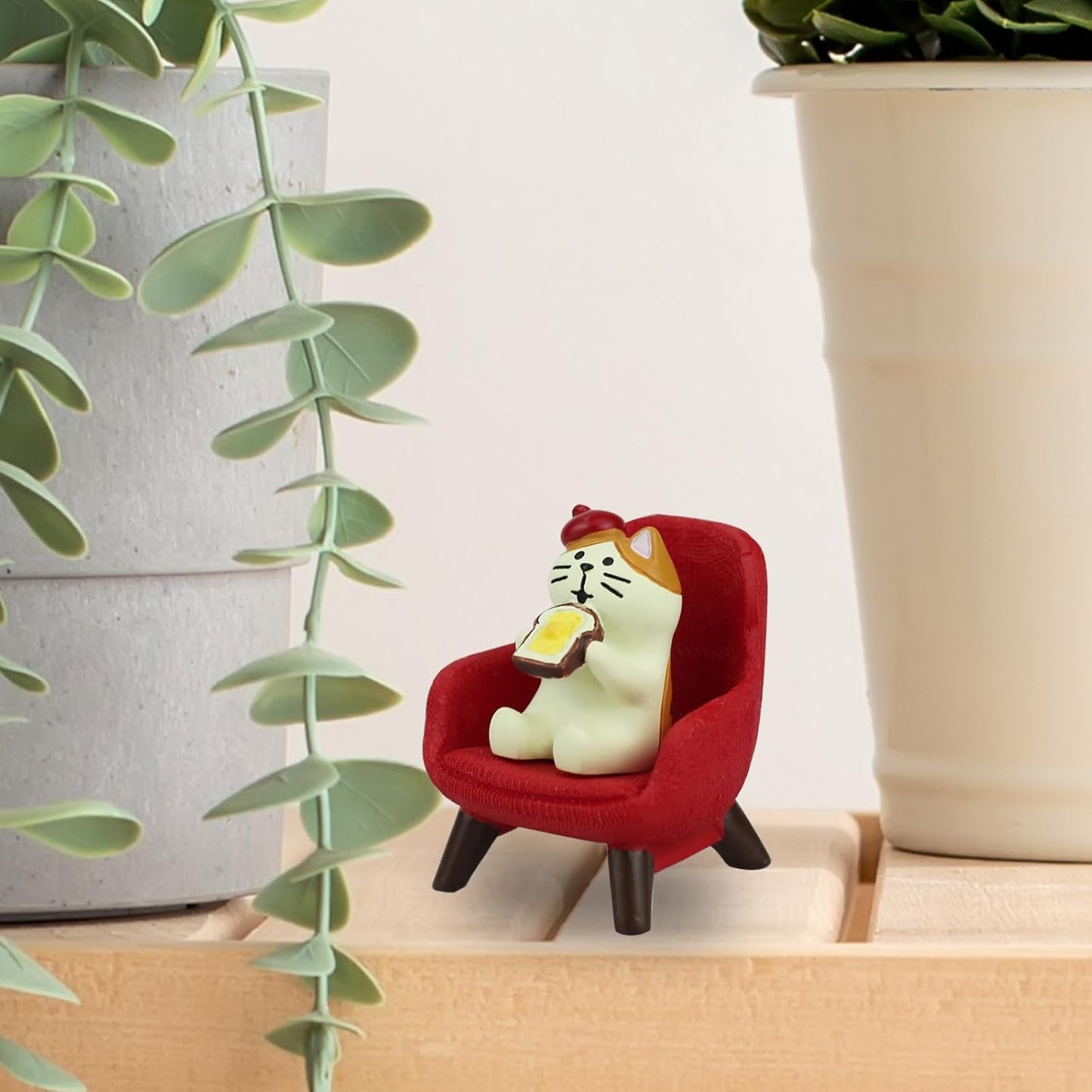 Mevodeata Cute Mini Frog Figurine with Small Sofa Resin Figure for Office Home Decor for Frog Lovers (Rocking Chair)