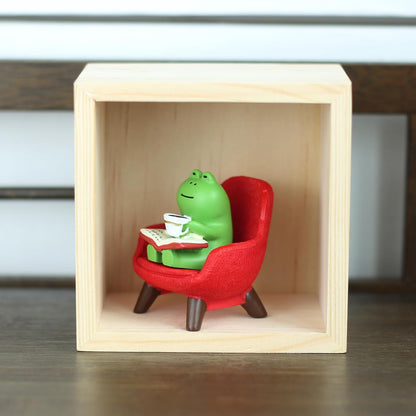 Mevodeata Cute Mini Frog Figurine with Small Sofa Resin Figure for Office Home Decor for Frog Lovers (Rocking Chair)