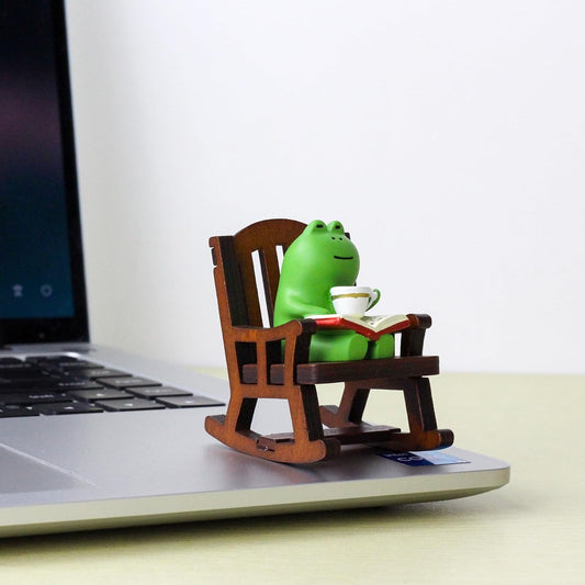 Refintural Miniature Frog Figurines - Funny Frog Sculpture for Shelf, Desk Decoration - Frog Desk Accessories - Perfect Cute Frog Gift for Frog Lovers(Pink Sofa)