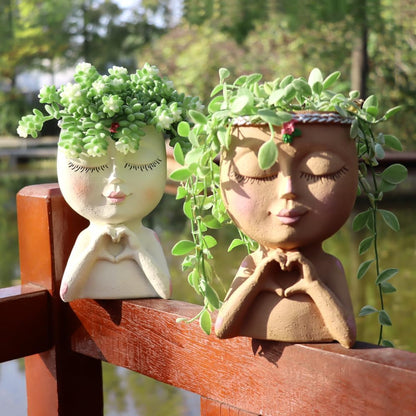 Face Planter Pot with Heart Hands, Resin Head Planter for Indoor Plants, Cute Succulent Pots with Drainage Hole, Gardening Gifts for Women Mom Teacher, 7.3" Home Decor (Brown)
