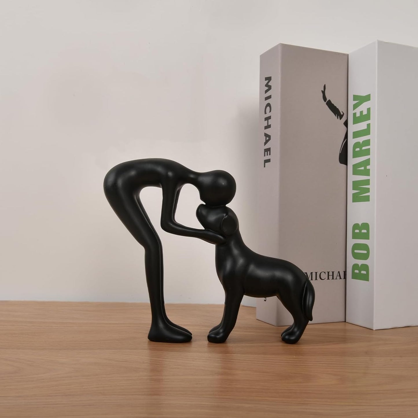 Abstract Resin Hand-Painted Sculpture of Person and Dog Bonding – Head-to-Head Intimate Figurine Decoration for Office、Living Room、Bedroom、Home， Memory Gifts for Pet Lovers (Sandstone)