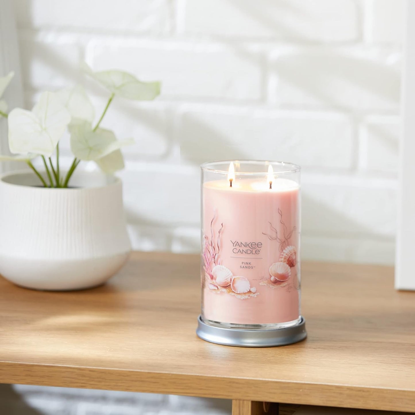 Yankee Candle Large Tumbler Scented Candle with up to 80 Hour Burn Time, Premium Plant Wax Blend for Consistent Burn, 20 oz Tumbler Candle with Room Filling Fragrance, Midsummer's Night