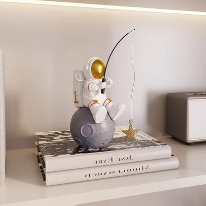 Astronaut Figurine Statue, Astronaut Fishing Star Figure Sculpture for Desktop & Tabletop Decor, Resin Spaceman Planet Desk Ornament for Outer Space Themed Bedroom Decor, Cake Topper Decoration Model