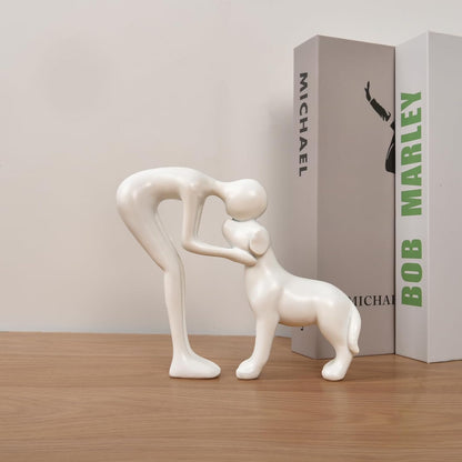 Abstract Resin Hand-Painted Sculpture of Person and Dog Bonding – Head-to-Head Intimate Figurine Decoration for Office、Living Room、Bedroom、Home， Memory Gifts for Pet Lovers (Sandstone)