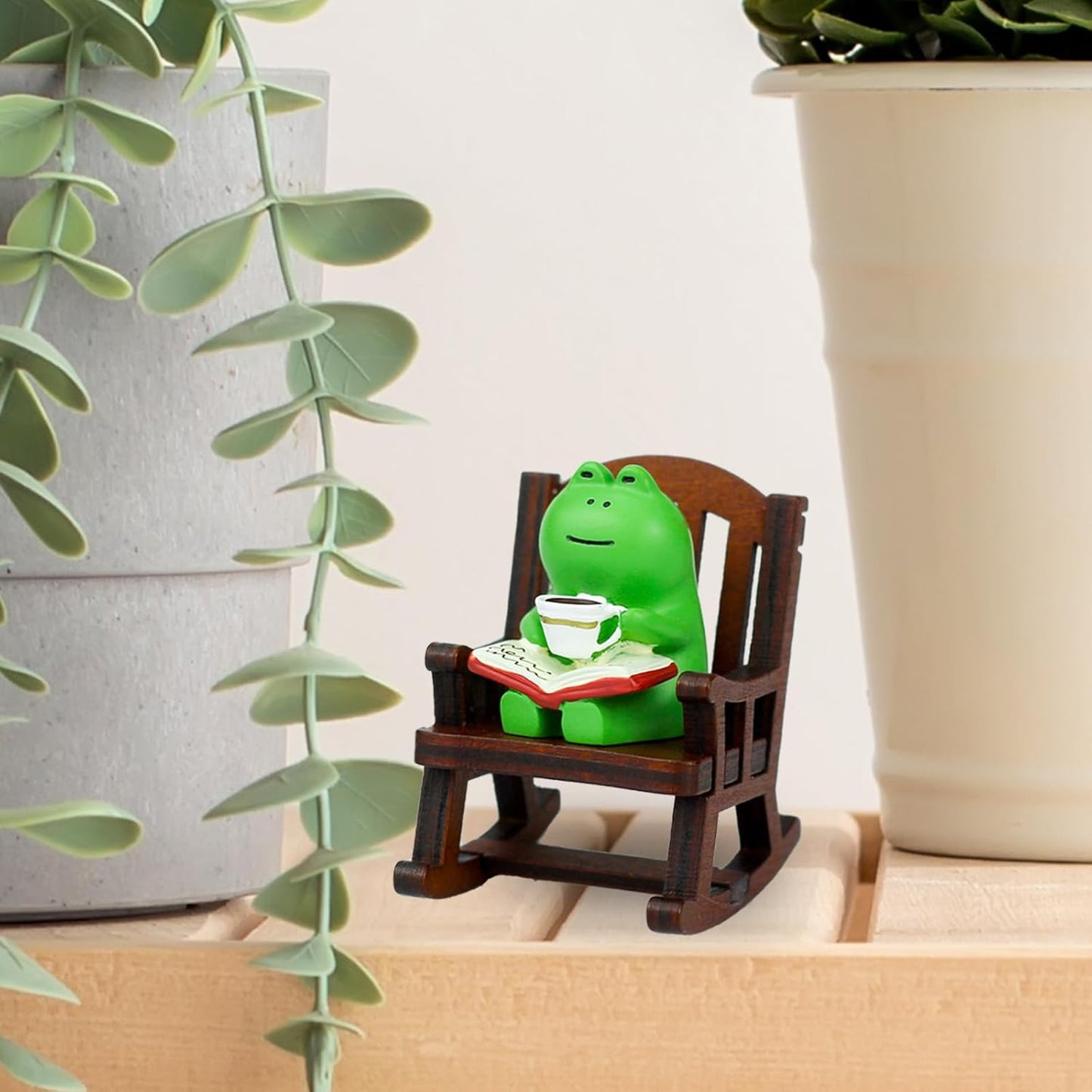 Mevodeata Cute Mini Frog Figurine with Small Sofa Resin Figure for Office Home Decor for Frog Lovers (Rocking Chair)