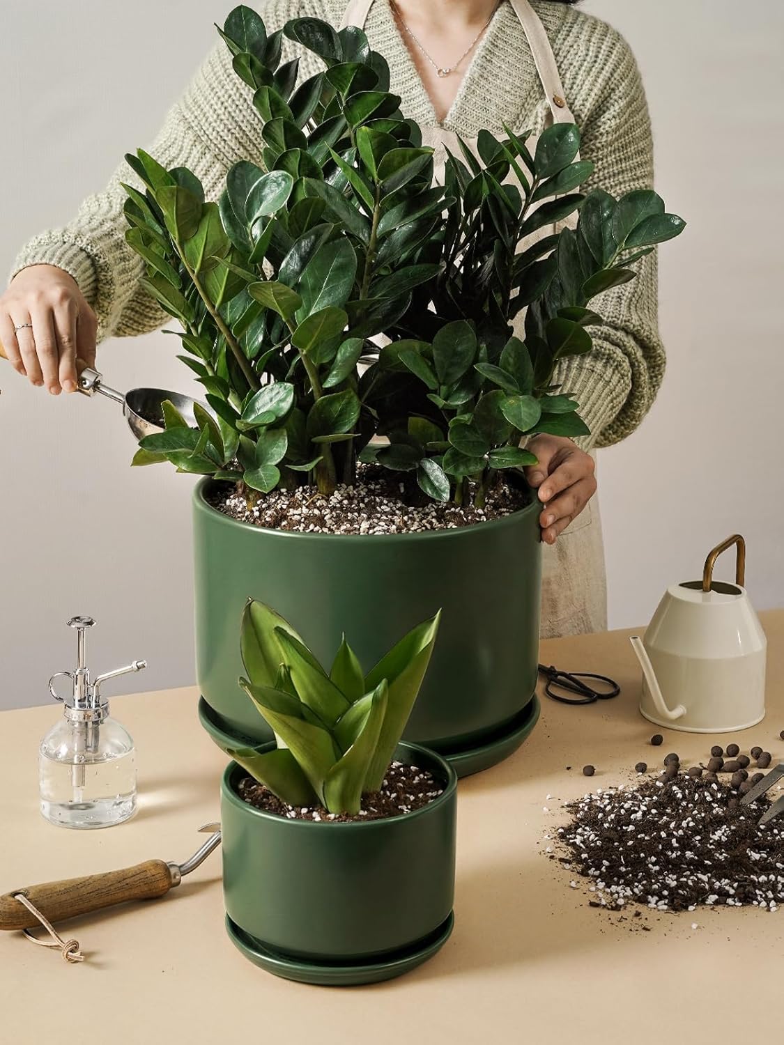 LE TAUCI Ceramic Pots for Plants, 6.8 Inch Plant Pots with Drainage Hole & Saucer, Modern Planter for Indoor Plants, Stable & Durable, Perfect for Living Room or Office Decor, White