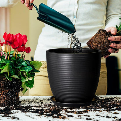 Ceramic Pots for Plants - 6 Inch Plant Pot with Drainage Hole and Saucer, Round Planters for Indoor Outdoor, Flower Pots, Modern Planter, Home Office Room Decor, Gifts for Plant Lovers, White