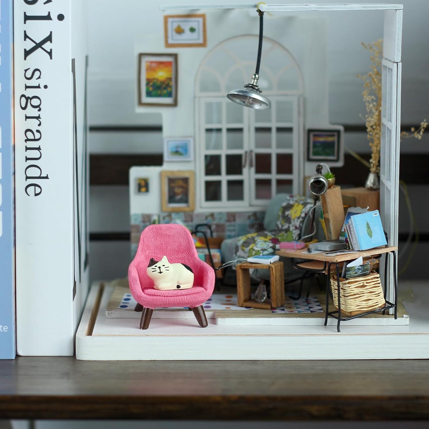 Mevodeata Cute Mini Frog Figurine with Small Sofa Resin Figure for Office Home Decor for Frog Lovers (Rocking Chair)