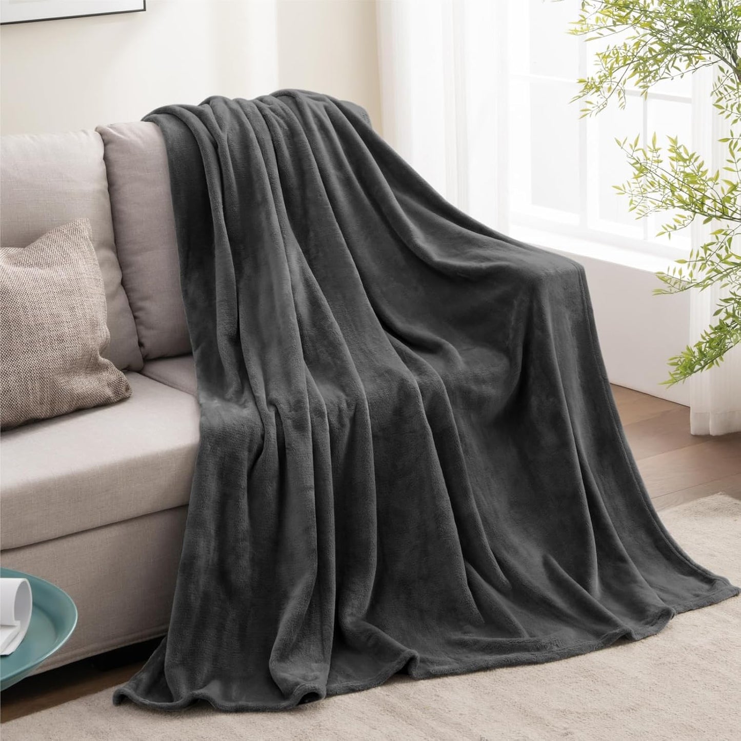 BEDELITE Fleece Blanket Black Throw Blankets for Couch & Bed, Luxury Plush Cozy Fuzzy Blanket 50x60 inches, Super Soft Warm Lightweight Throw Blanket for Travel Camping - Colors B