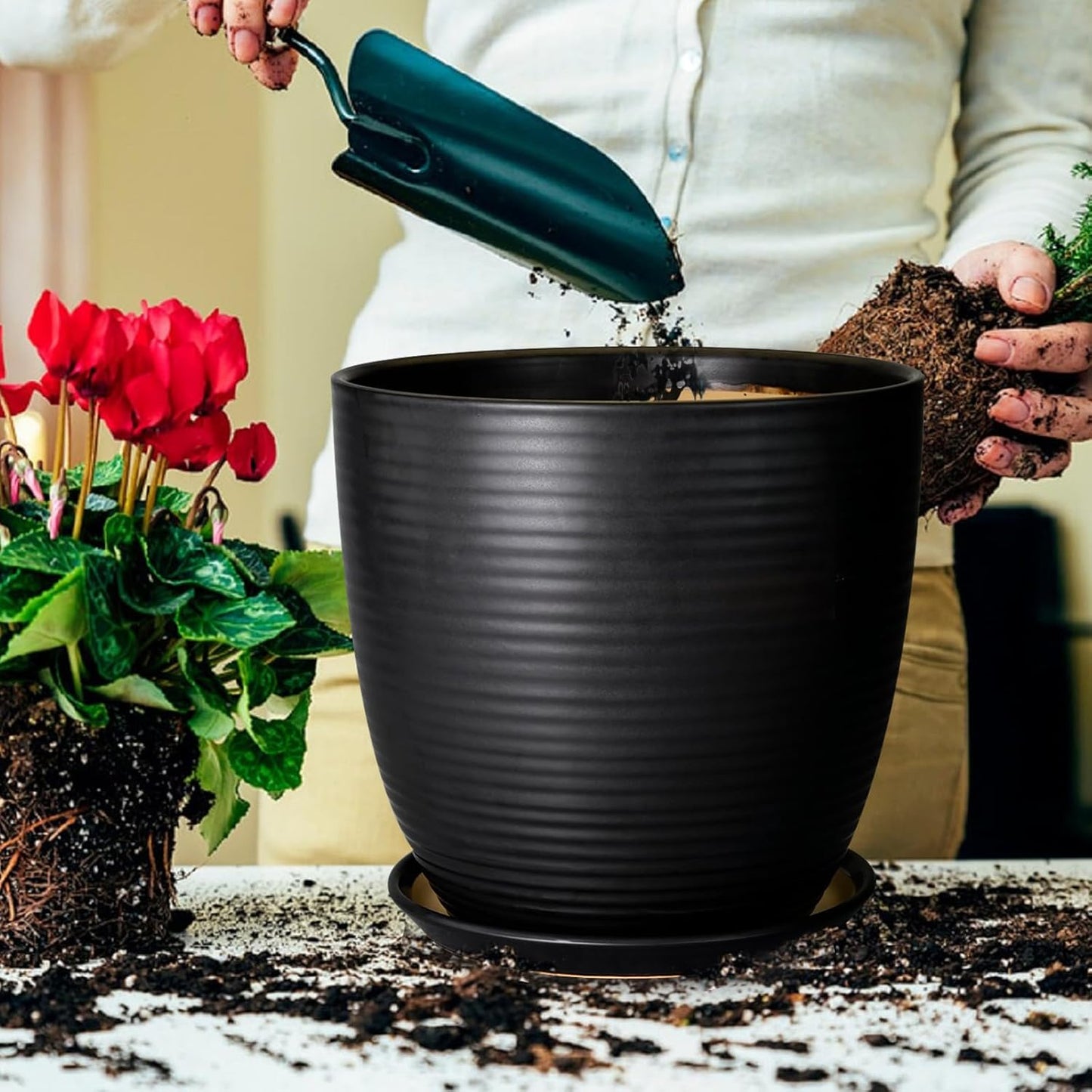 Ceramic Pots for Plants - 6 Inch Plant Pot with Drainage Hole and Saucer, Round Planters for Indoor Outdoor, Flower Pots, Modern Planter, Home Office Room Decor, Gifts for Plant Lovers, White