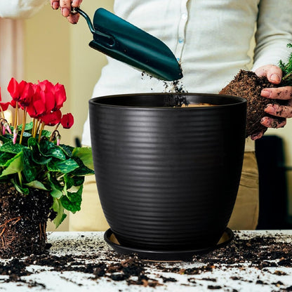 Ceramic Pots for Plants - 6 Inch Plant Pot with Drainage Hole and Saucer, Round Planters for Indoor Outdoor, Flower Pots, Modern Planter, Home Office Room Decor, Gifts for Plant Lovers, White