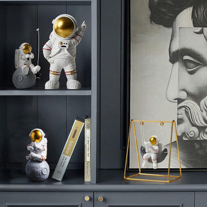 Astronaut Figurine Statue, Astronaut Fishing Star Figure Sculpture for Desktop & Tabletop Decor, Resin Spaceman Planet Desk Ornament for Outer Space Themed Bedroom Decor, Cake Topper Decoration Model