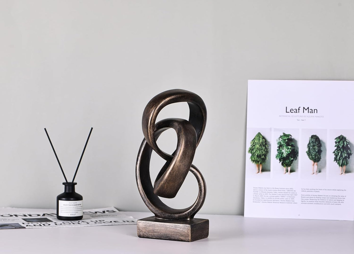 Modern Abstract Knot Sculpture, Artistic Mobius Inspired Resin Decor, Elegant Home and Office Decor, Perfect for Shelves, Desktops, and Mantles, Ideal Gift for Birthdays, Housewarmings (Black)