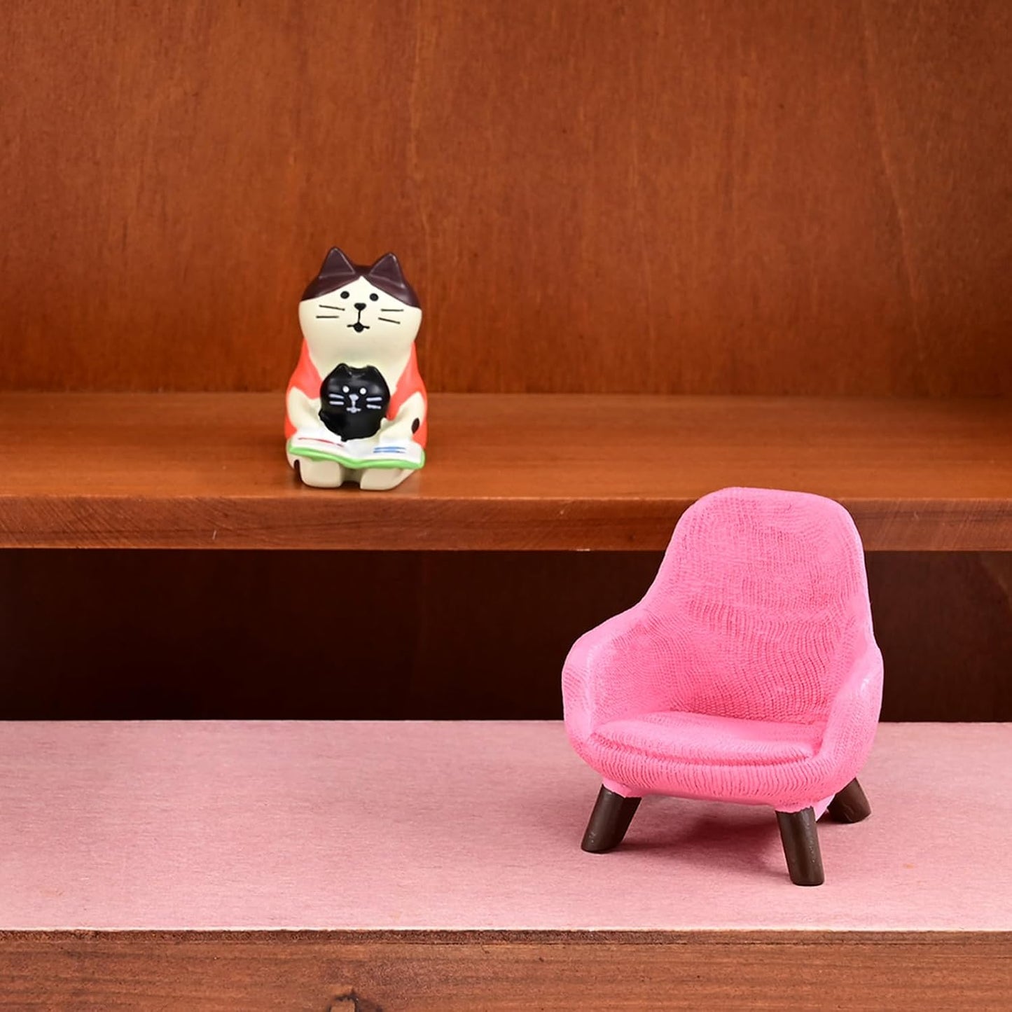 Mevodeata Cute Mini Frog Figurine with Small Sofa Resin Figure for Office Home Decor for Frog Lovers (Rocking Chair)