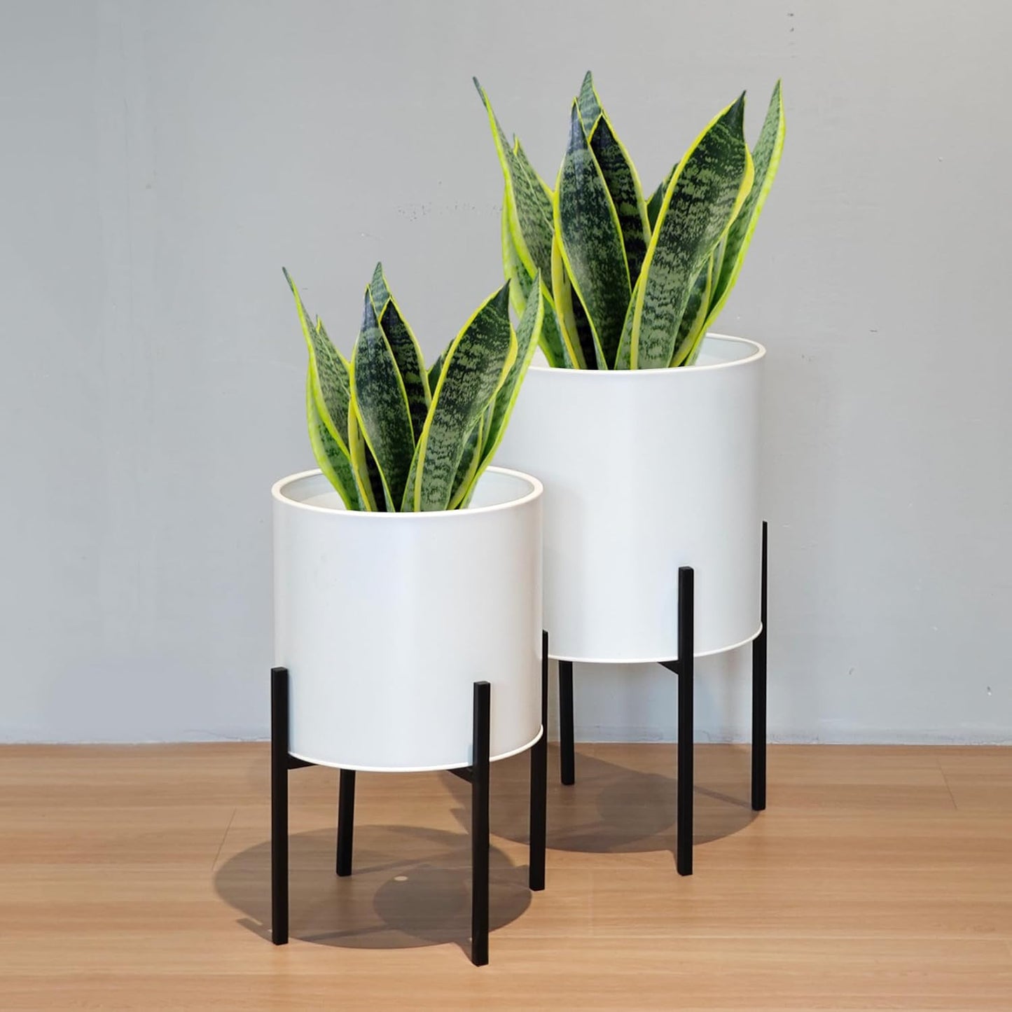 ARNIS Modern Plant Pots, Set of 2 Large Planters with Stand, Decorative Planters, Metal Pots with Drainage Holes for Living Room, Office, Garden or Balcony, 8.25 &10.5 Inch, Dirt