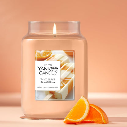 Yankee Candle Vanilla Cupcake, Scented Candle, 22oz Large Jar with up to 150 Hour Burn Time, Giftable, Birthdays