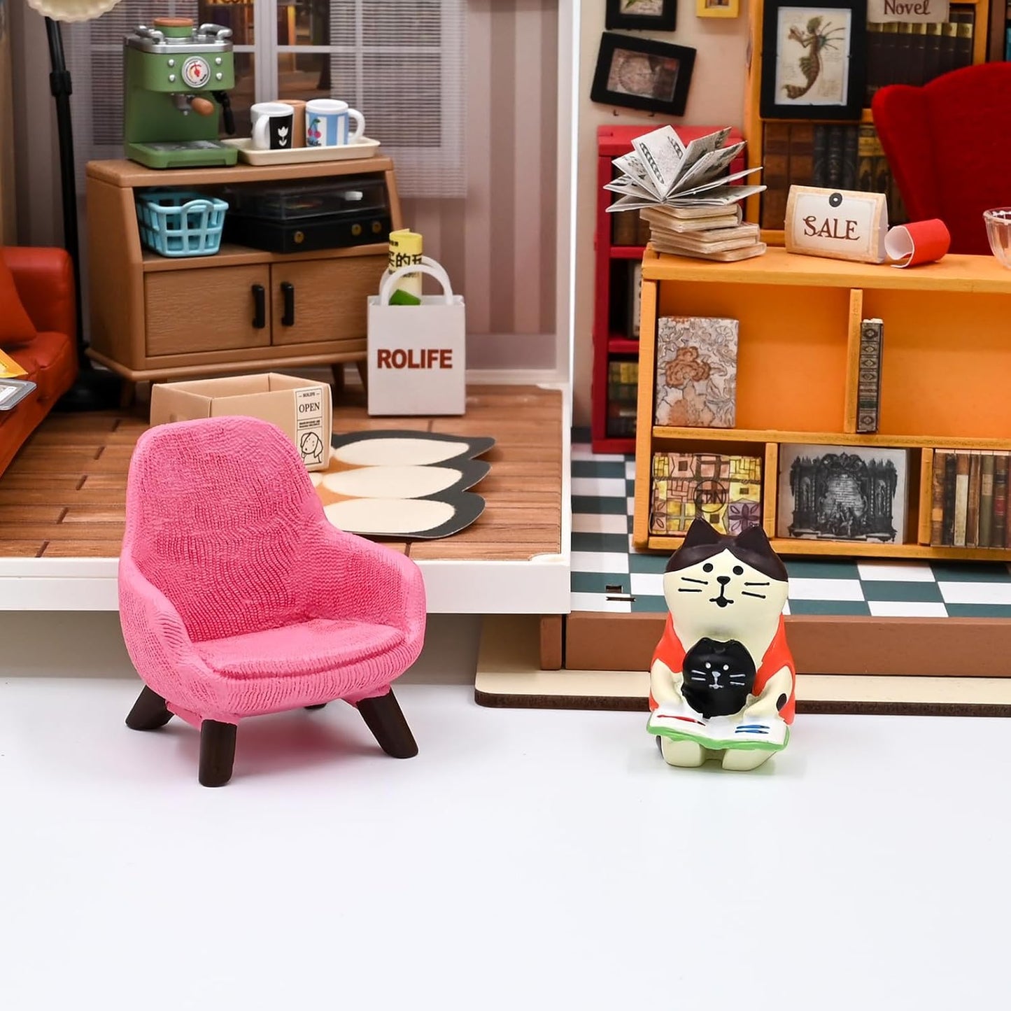Mevodeata Cute Mini Frog Figurine with Small Sofa Resin Figure for Office Home Decor for Frog Lovers (Rocking Chair)