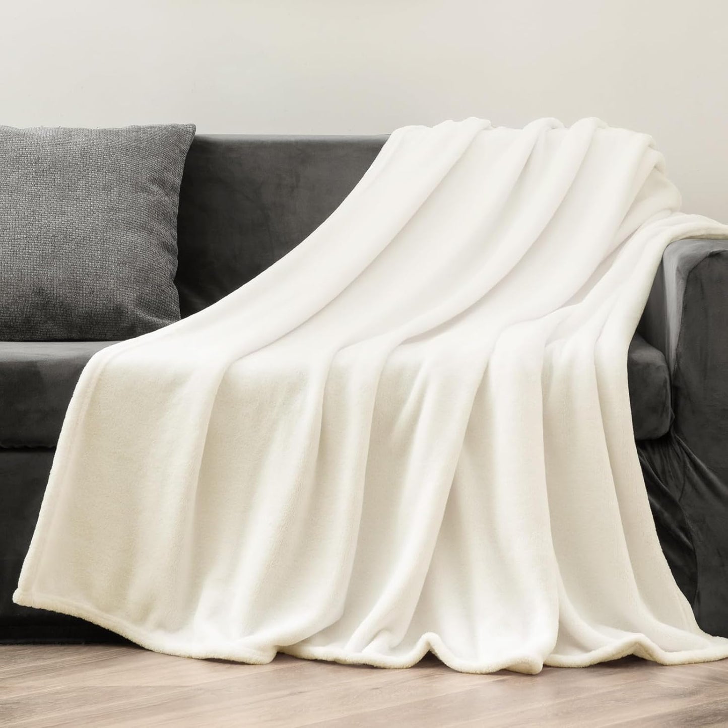 BEDELITE Fleece Blanket Black Throw Blankets for Couch & Bed, Luxury Plush Cozy Fuzzy Blanket 50x60 inches, Super Soft Warm Lightweight Throw Blanket for Travel Camping - Colors B