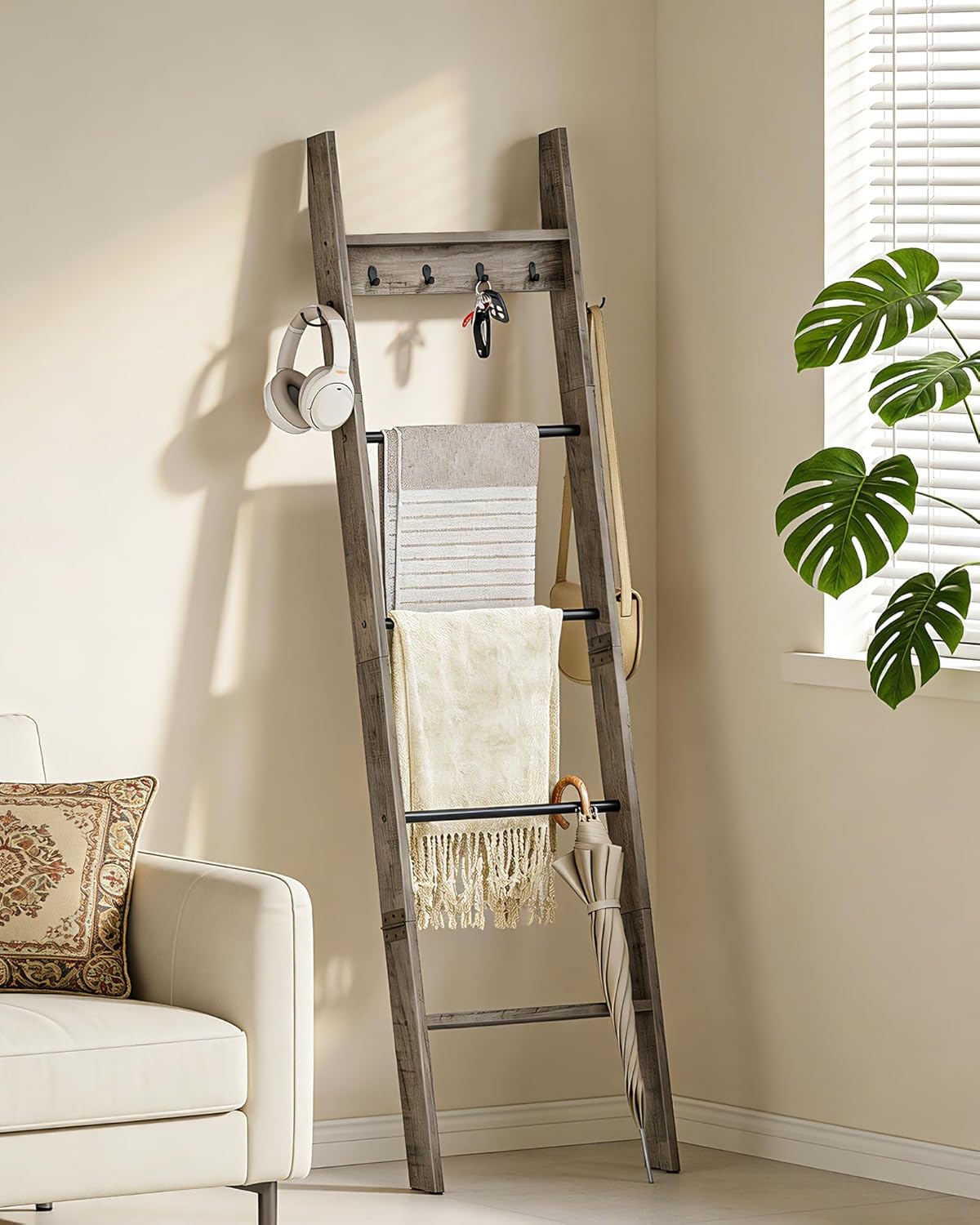 CHOEZON 5-Tier Blanket Ladder, Wooden Blanket Display Rack, Towel Ladder with Hooks, Wall Leaning Display Shelf, for Living Room, Bedroom, Balcony, Rustic Brown and Black MCJ02FG