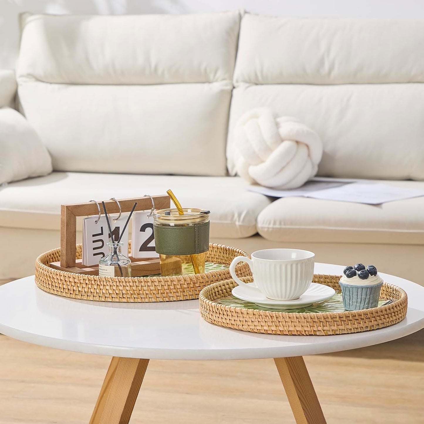 Round Rattan Tray with Mother of Pearl Inlay, Rattan Serving Tray with Wooden Base, Decorative Wicker Basket for Table Decor, Storage and Display of Coffee Bread Food Fruit (Leaf)