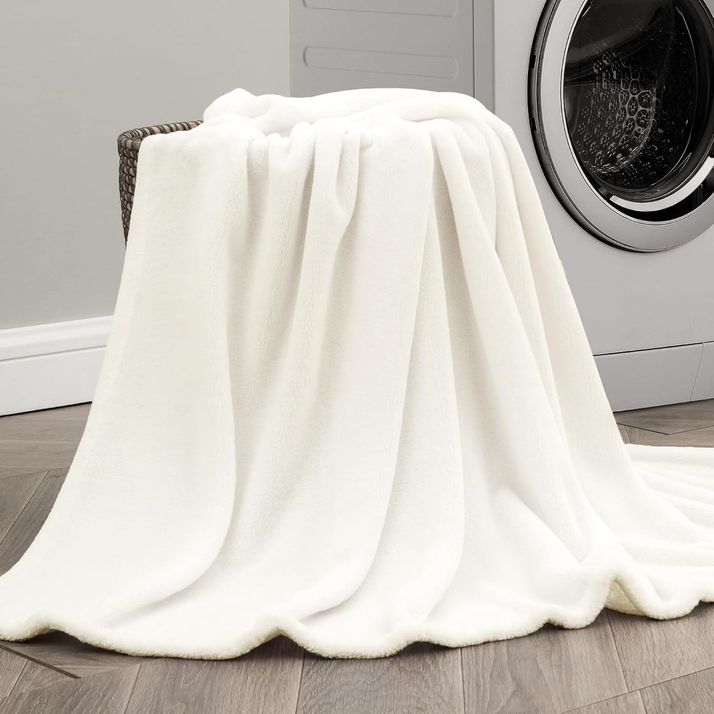 BEDELITE Fleece Blanket Black Throw Blankets for Couch & Bed, Luxury Plush Cozy Fuzzy Blanket 50x60 inches, Super Soft Warm Lightweight Throw Blanket for Travel Camping - Colors B
