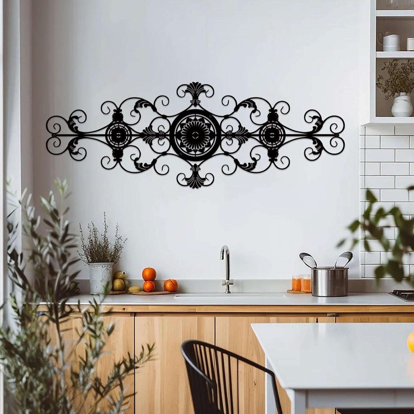 ruelen Metal Scroll Wall Decor Rustic Iron Wall Medallion Small Traditional Metal Scroll Wall Art for Home Living Room Front Porch Above Door Hallway Entryway Decoration（(Separated into two pieces, assembly required)）