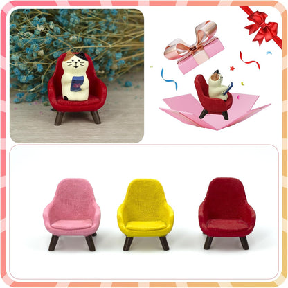 Refintural Miniature Frog Eating Cake Figurine - Funny Shelf Desk Decoration - Perfect Cute Frog Gift (Pink Sofa)