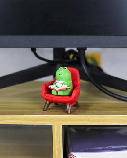 Mevodeata Cute Mini Frog Figurine with Small Sofa Resin Figure for Office Home Decor for Frog Lovers (Rocking Chair)