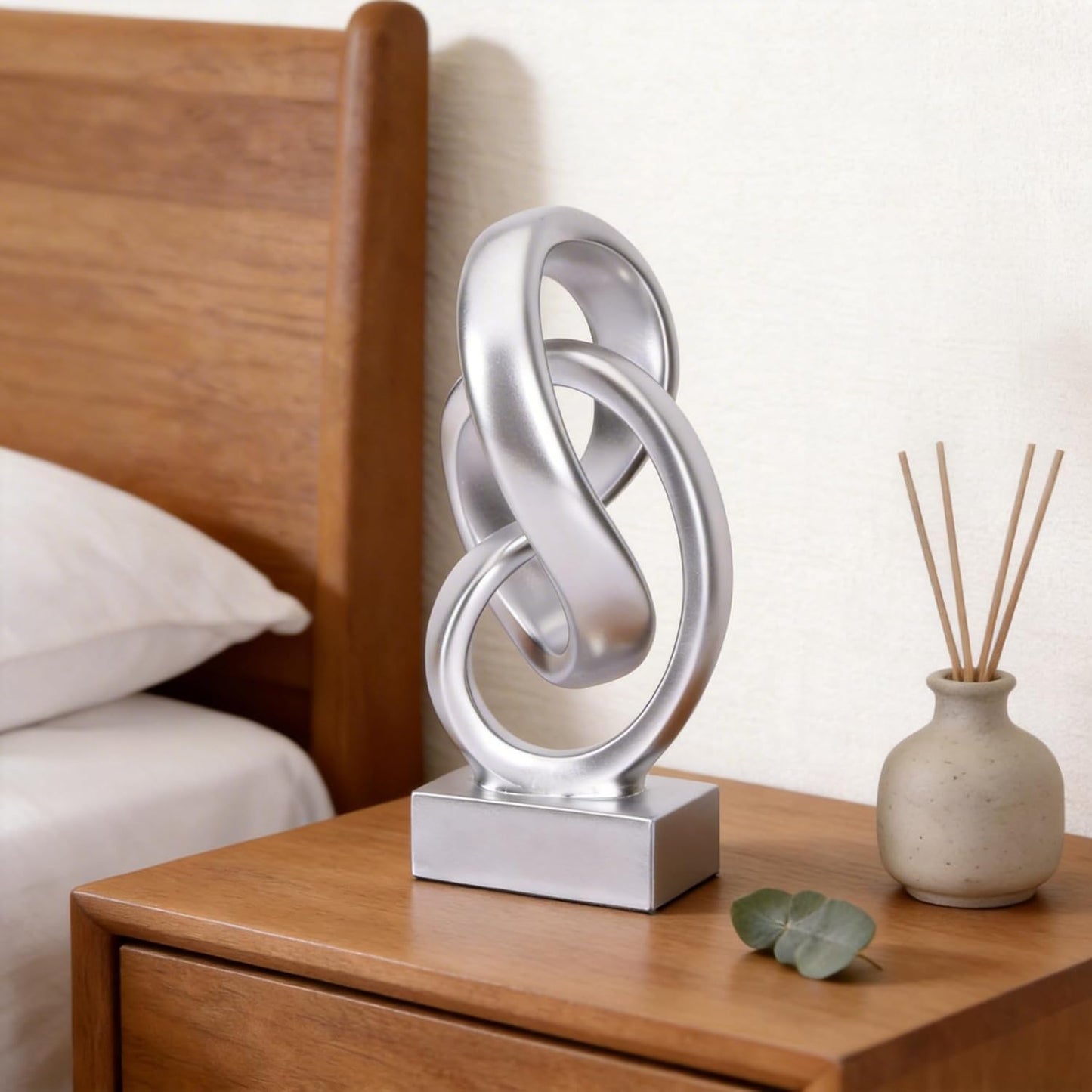 Modern Abstract Knot Sculpture, Artistic Mobius Inspired Resin Decor, Elegant Home and Office Decor, Perfect for Shelves, Desktops, and Mantles, Ideal Gift for Birthdays, Housewarmings (Black)