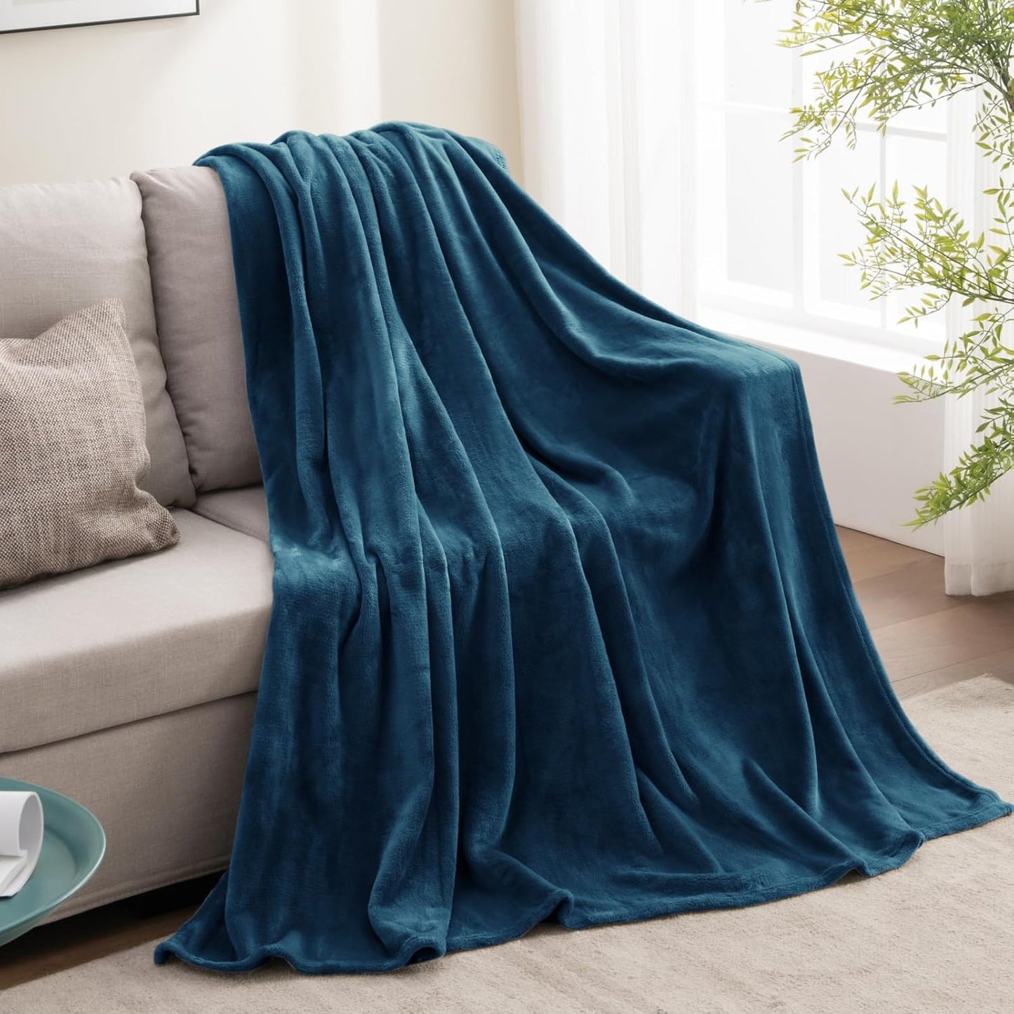 BEDELITE Fleece Blanket Black Throw Blankets for Couch & Bed, Luxury Plush Cozy Fuzzy Blanket 50x60 inches, Super Soft Warm Lightweight Throw Blanket for Travel Camping - Colors B
