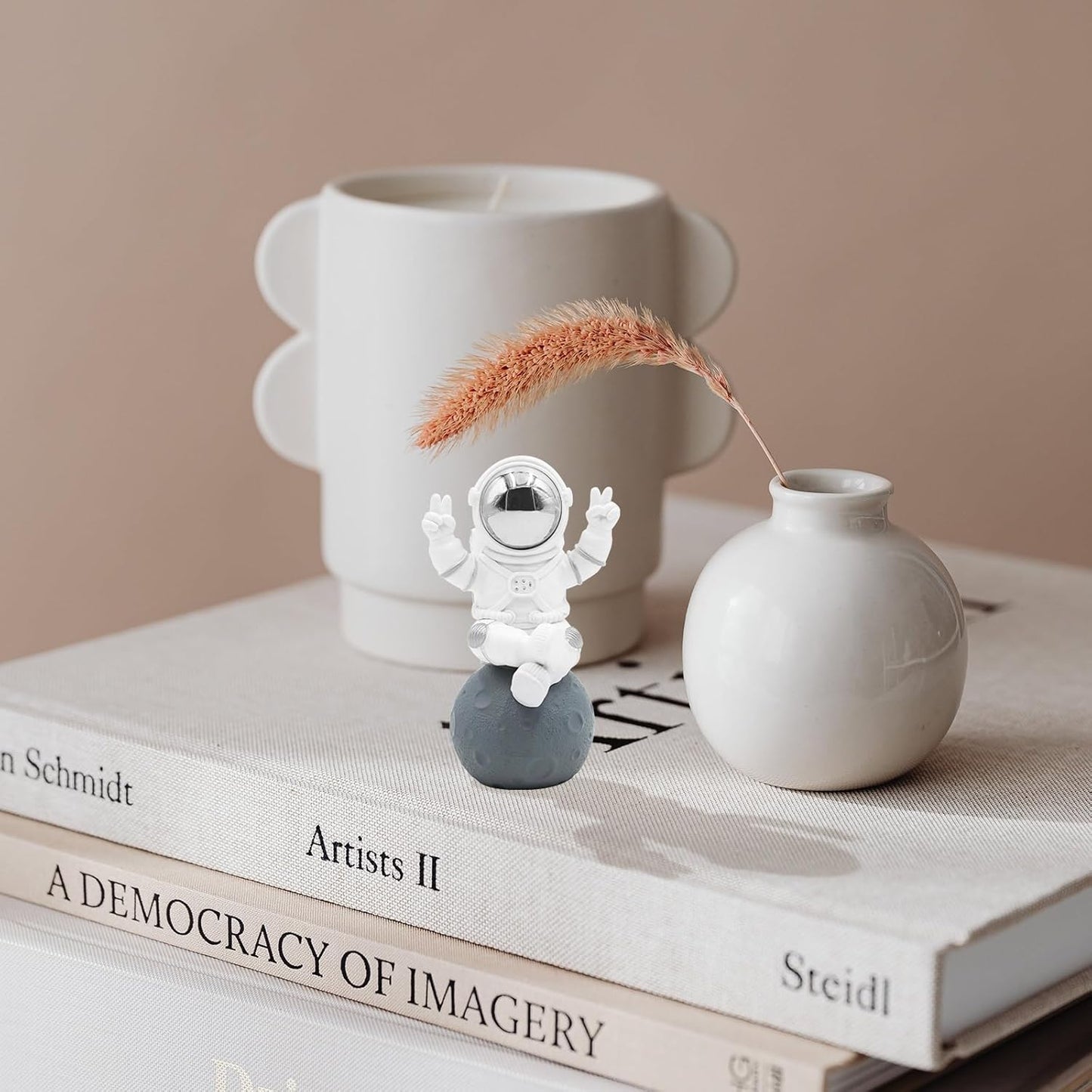 Astronaut Statue Decor, Resin Spaceman Figurine Decorations, Cute Mini Space Figure Ornament, Abstract Aesthetic Decorative Sculpture for Home Office Desk Shelf Tabletop - 2.9 Inch