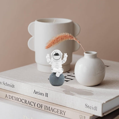 Astronaut Statue Decor, Resin Spaceman Figurine Decorations, Cute Mini Space Figure Ornament, Abstract Aesthetic Decorative Sculpture for Home Office Desk Shelf Tabletop - 2.9 Inch
