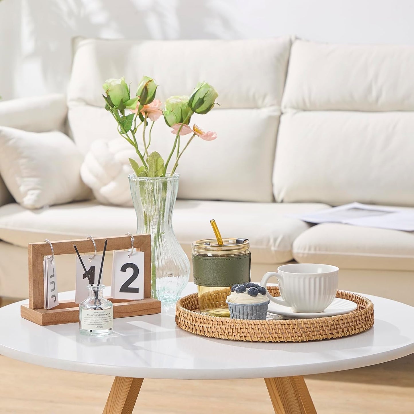 Round Rattan Tray with Mother of Pearl Inlay, Rattan Serving Tray with Wooden Base, Decorative Wicker Basket for Table Decor, Storage and Display of Coffee Bread Food Fruit (Leaf)