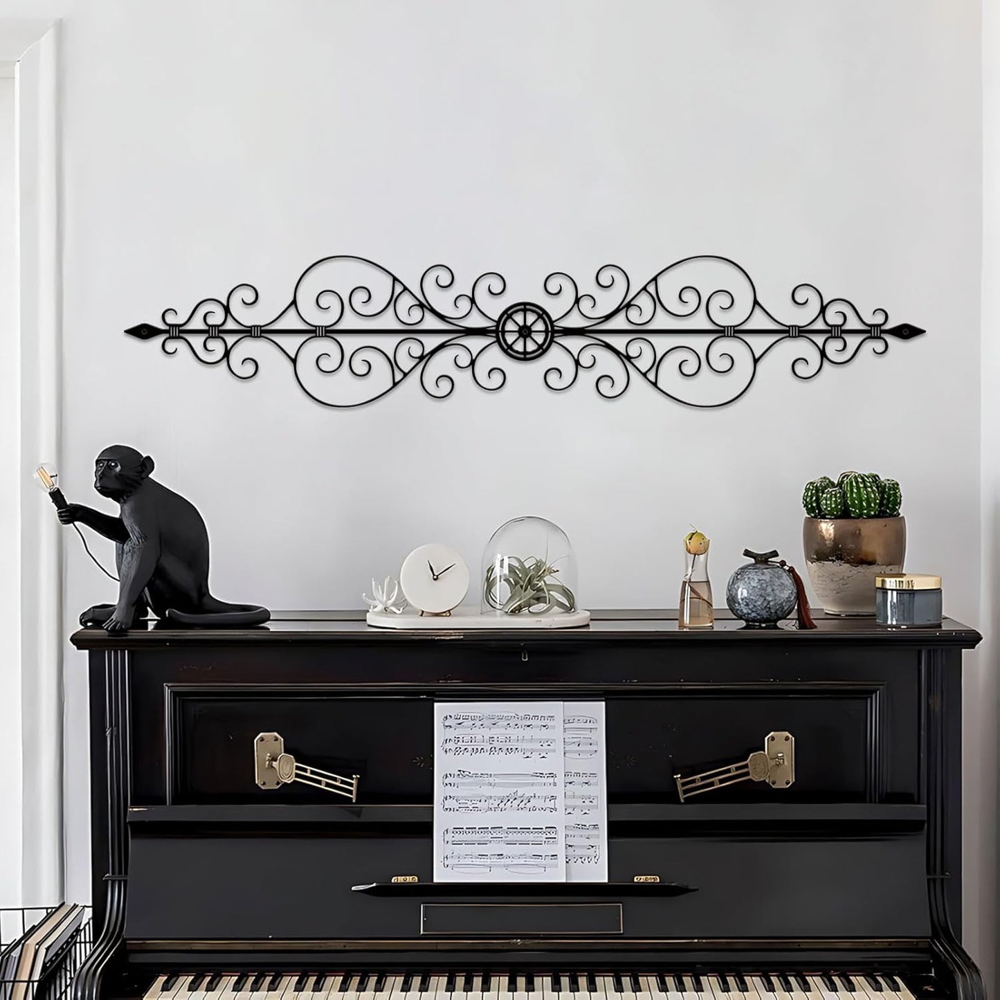 ruelen Metal Scroll Wall Decor Rustic Iron Wall Medallion Small Traditional Metal Scroll Wall Art for Home Living Room Front Porch Above Door Hallway Entryway Decoration（(Separated into two pieces, assembly required)）
