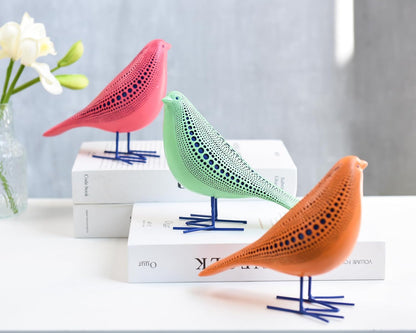 Quoowiit Bird Figurine, Modern Sculpture and Statues for Home Decor, Animal Statues for Bookshelf, Table, Entryway, Fireplace, Resin Decorative Sculpture with Chic Polka Dots Art Design (White)