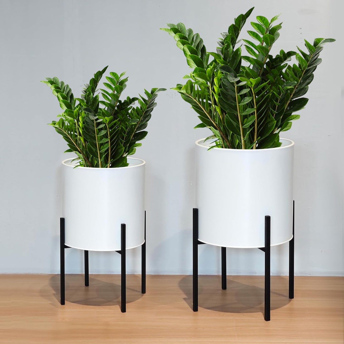 ARNIS Modern Plant Pots, Set of 2 Large Planters with Stand, Decorative Planters, Metal Pots with Drainage Holes for Living Room, Office, Garden or Balcony, 8.25 &10.5 Inch, Dirt