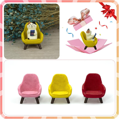 Refintural Miniature Frog Eating Cake Figurine - Funny Shelf Desk Decoration - Perfect Cute Frog Gift (Pink Sofa)