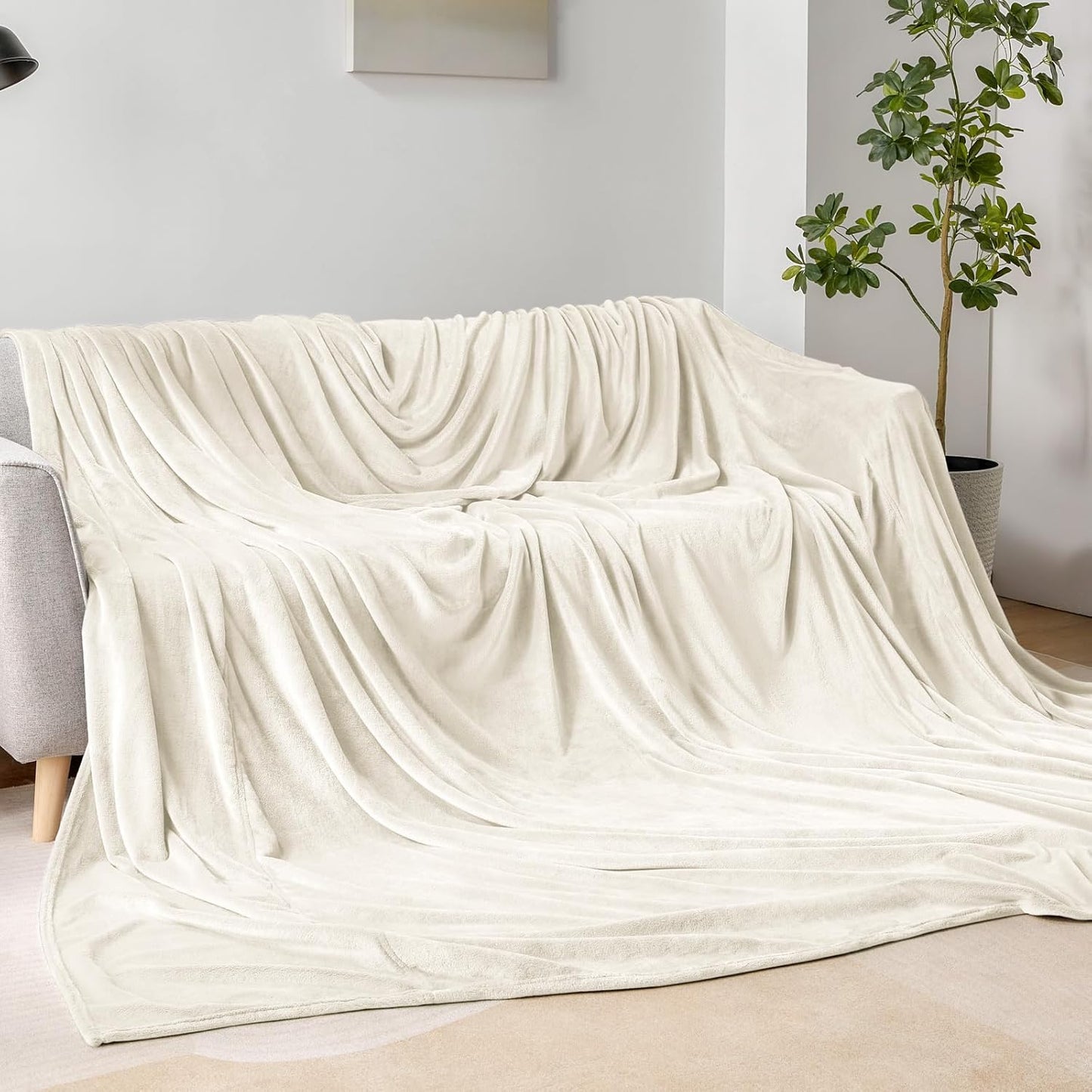 BEDELITE Fleece Blanket Black Throw Blankets for Couch & Bed, Luxury Plush Cozy Fuzzy Blanket 50x60 inches, Super Soft Warm Lightweight Throw Blanket for Travel Camping - Colors B