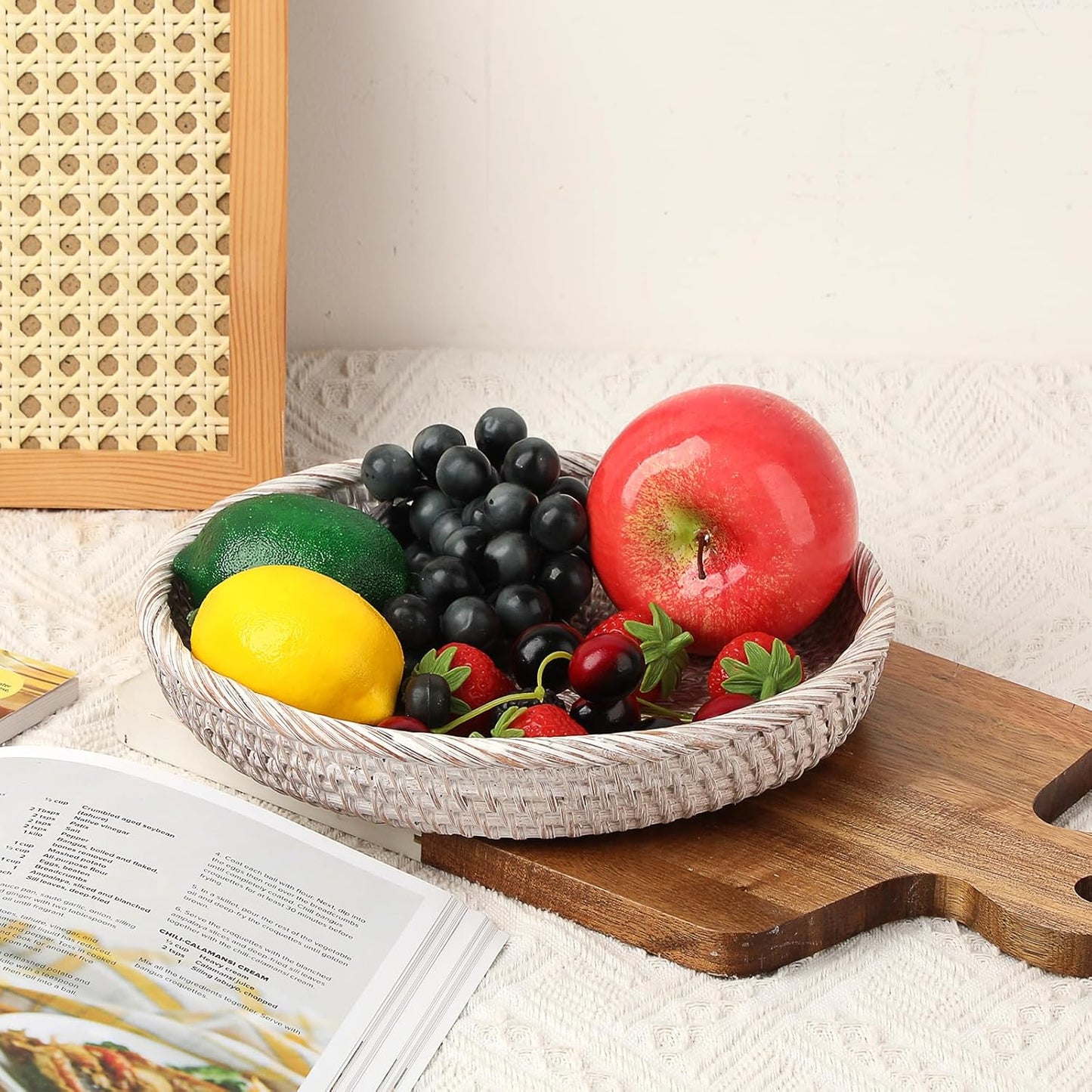 Hipiwe Small Key Basket Bowl for Entryway 7.6" Round Woven Wicker Basket Fruit Serving Tray Woven Basket Wall Decor Rattan Organizer Basket for Keys, Wallet,Whitewash