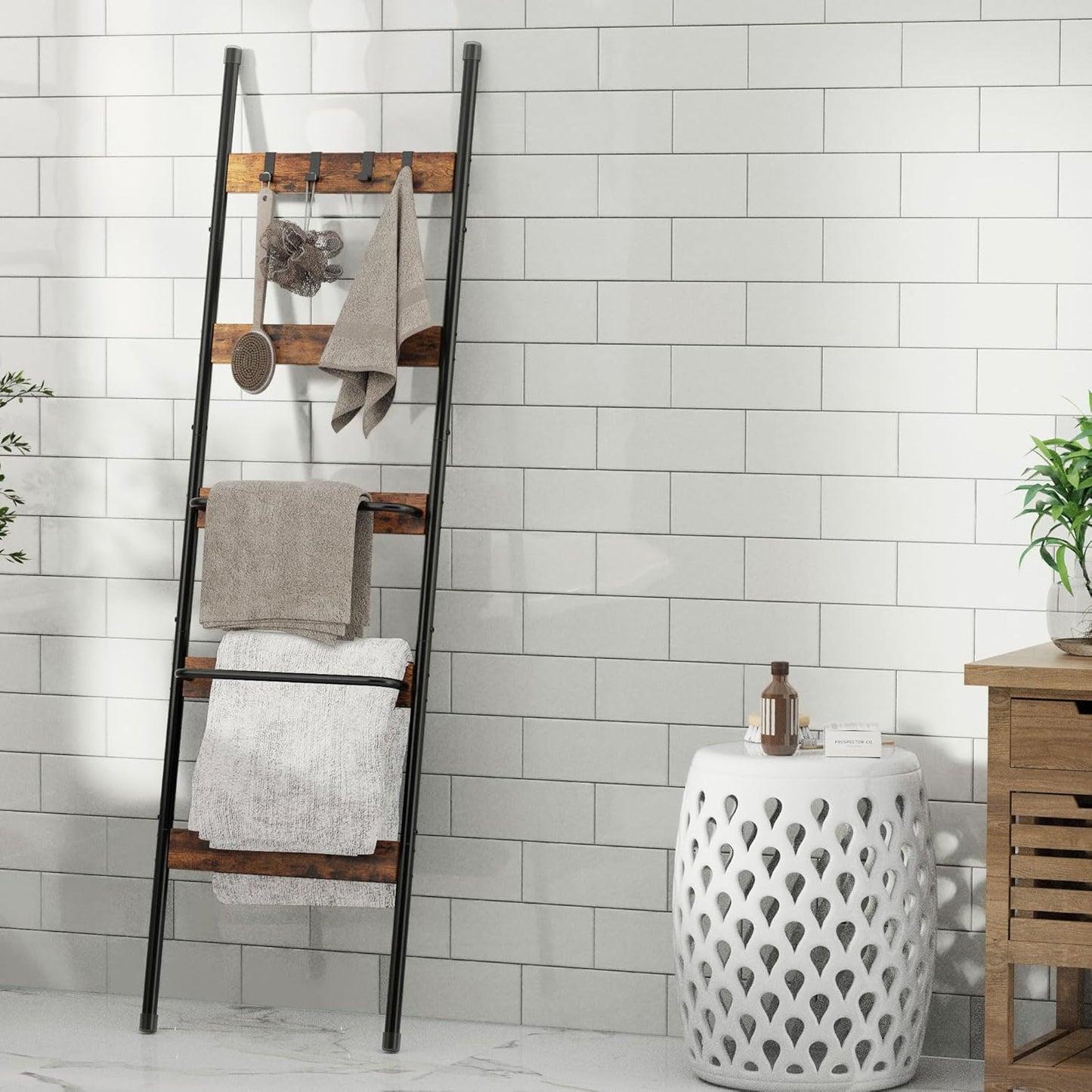 Blanket Ladder, 5-Tier Towel Holder with 4 Removable Hooks, Farmhouse Wall Leaning Decorative Rack Shelf, Wooden Towel Display Rack, Quilt Ladder for Living Room, Bedroom, Rustic Brown