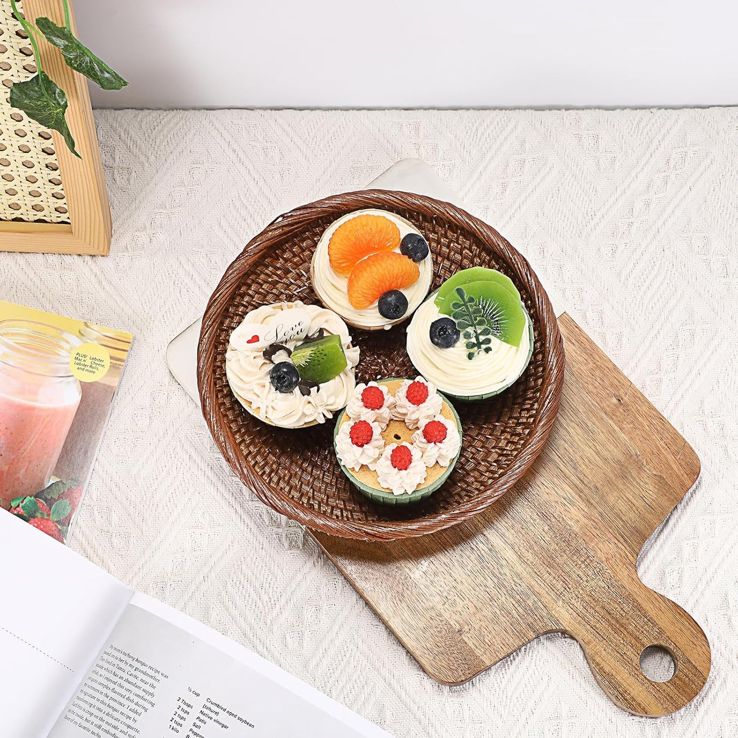 Hipiwe Small Key Basket Bowl for Entryway 7.6" Round Woven Wicker Basket Fruit Serving Tray Woven Basket Wall Decor Rattan Organizer Basket for Keys, Wallet,Whitewash