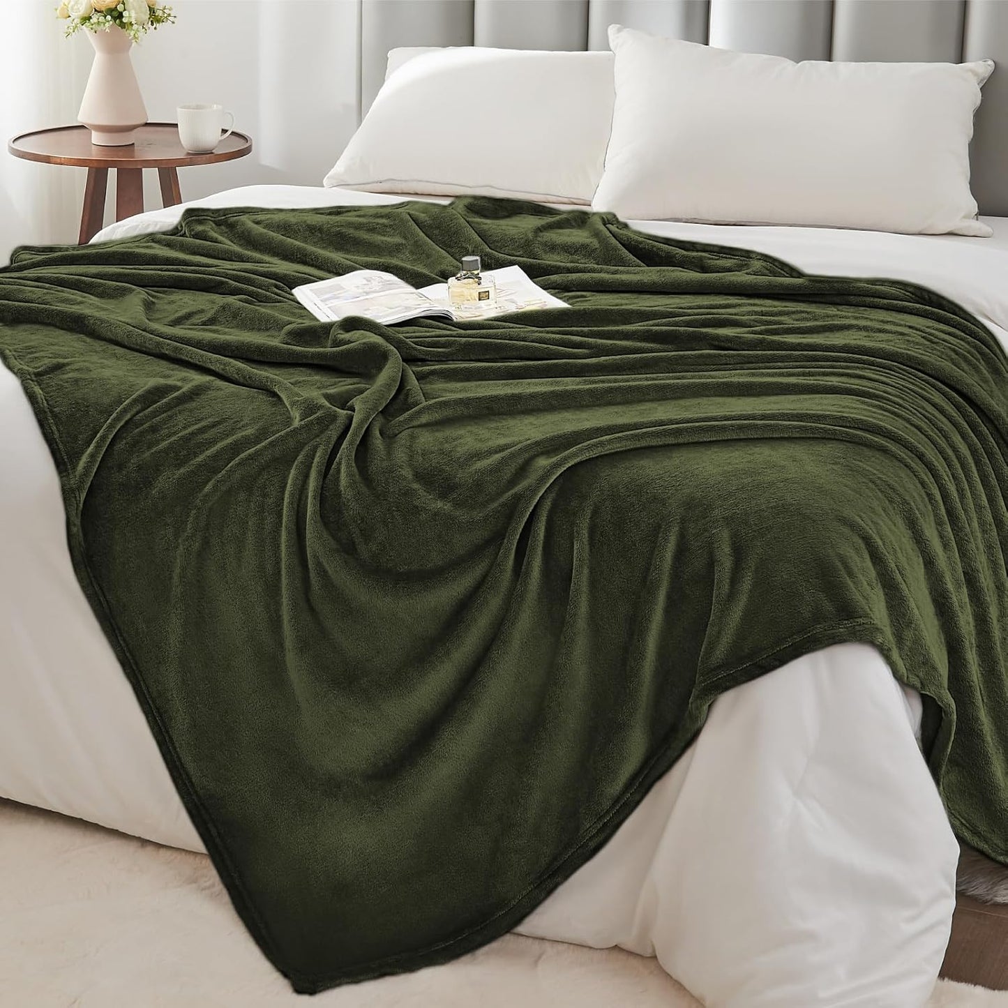 BEDELITE Fleece Blanket Black Throw Blankets for Couch & Bed, Luxury Plush Cozy Fuzzy Blanket 50x60 inches, Super Soft Warm Lightweight Throw Blanket for Travel Camping - Colors A