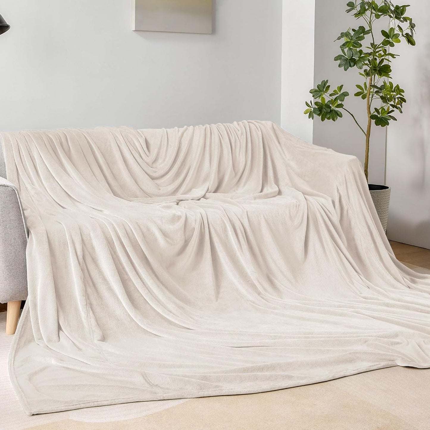 BEDELITE Fleece Blanket Black Throw Blankets for Couch & Bed, Luxury Plush Cozy Fuzzy Blanket 50x60 inches, Super Soft Warm Lightweight Throw Blanket for Travel Camping - Colors A