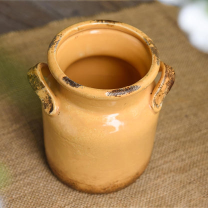 Quoowiit Ceramic Rustic Farmhouse Vase, Distressed Decorative Flower Vases for Home Decor, Ideal Shelf Decor, Green Boho Vase for Living Room Bedroom Kitchen Office Centerpiece Table Decorations