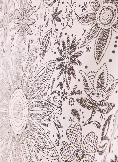 Neasow Bohemian Tapestry Wall Hanging, Beige White Floral Tapestry with Dotted Daisy Medallion Print Bedroom Boho Hippie Home Decor, 36×48 inches